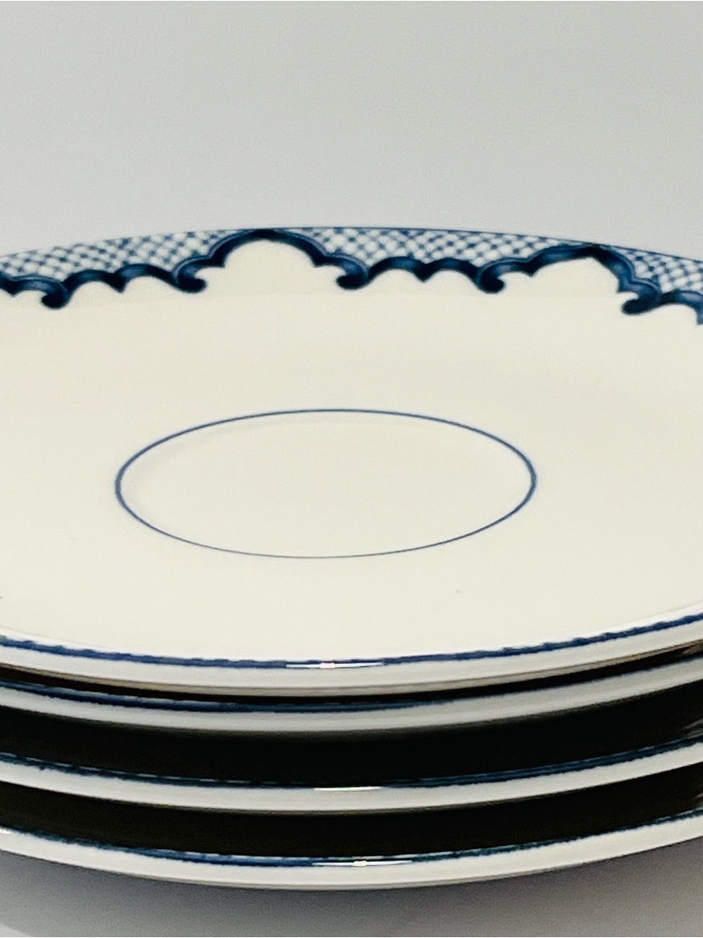 Ralph Lauren Mandarin Blue White Porcelain 4 Saucers with Blue Scalloped Rim. - Picture 5 of 7